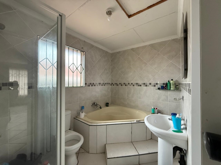 4 Bedroom Property for Sale in Tlhabane West North West